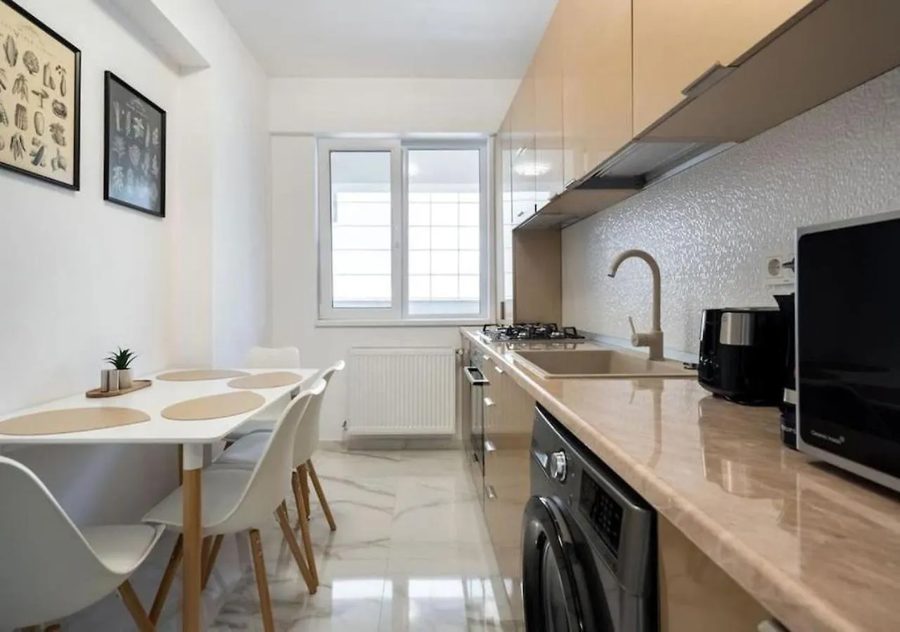 Bonita - Chic Urban Retreat With Private Balcony Apartment Bucureşti 0*,