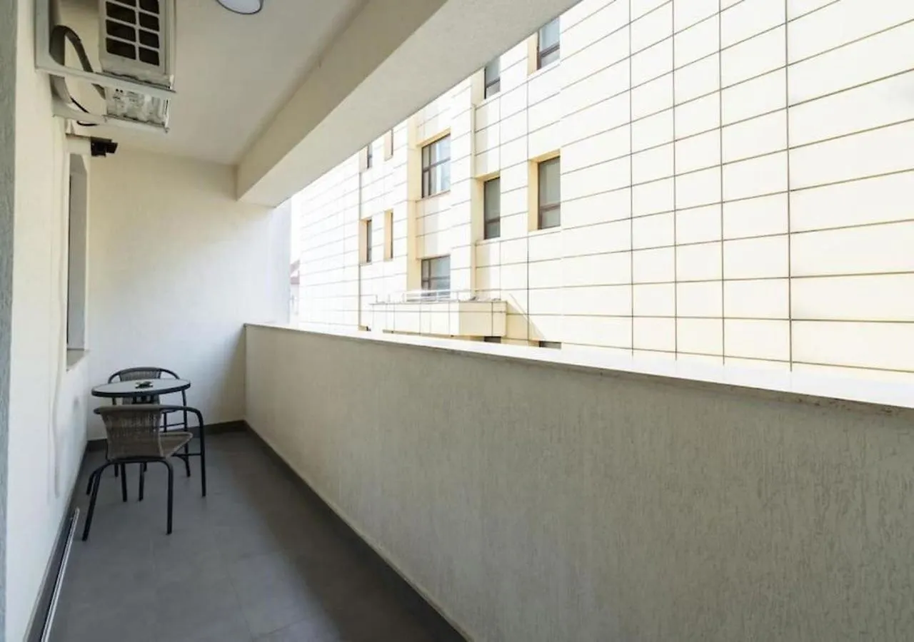 Bonita - Chic Urban Retreat With Private Balcony Apartment Bucureşti