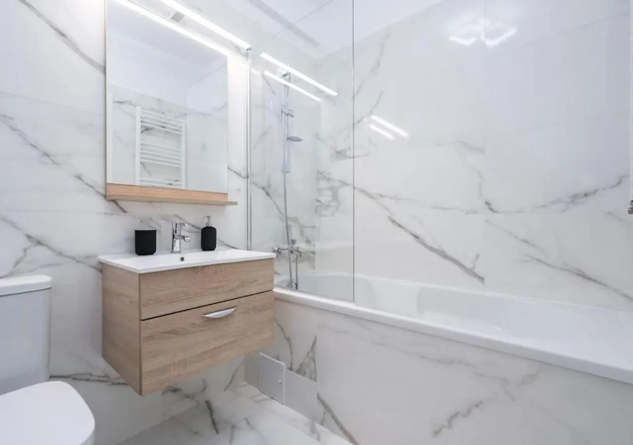 Bonita - Chic Urban Retreat With Private Balcony Apartment Bucureşti 0*,