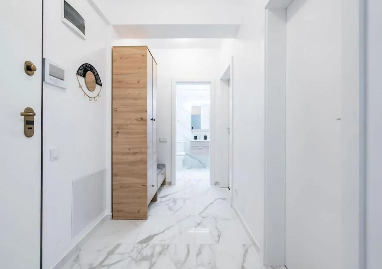 Bonita - Chic Urban Retreat With Private Balcony Apartment Bucureşti