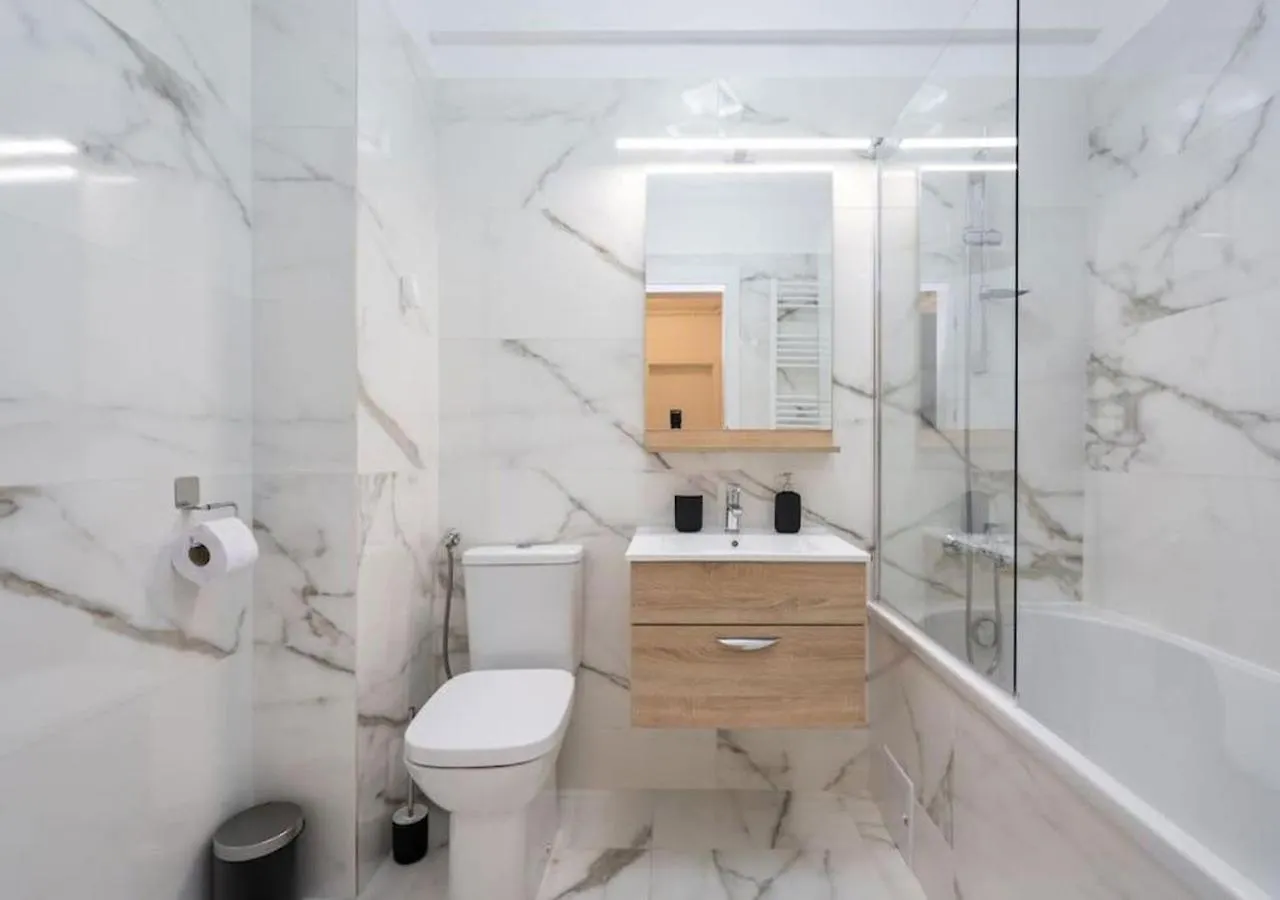 Bonita - Chic Urban Retreat With Private Balcony Apartment Bucureşti