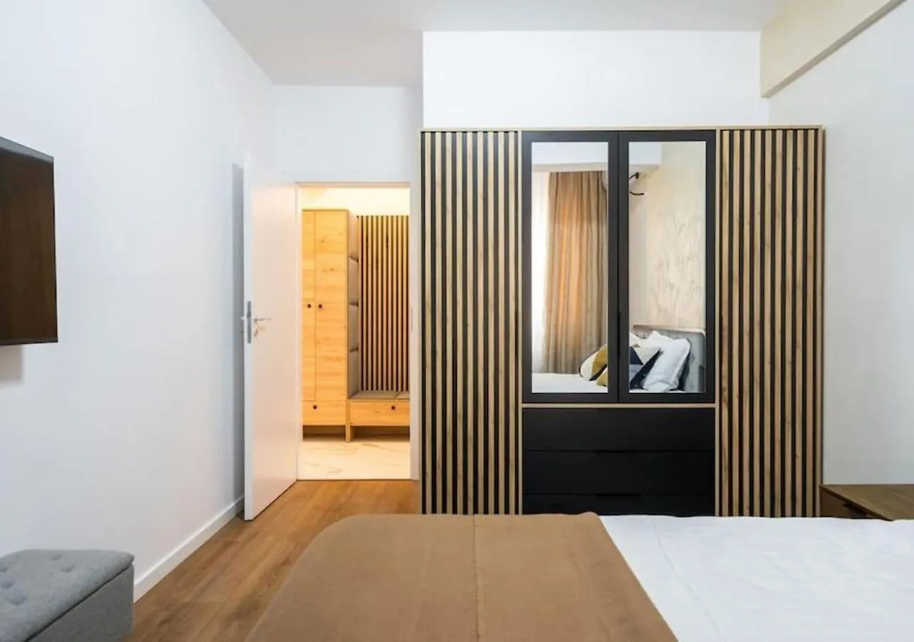 Bonita - Chic Urban Retreat With Private Balcony Apartment Bucureşti