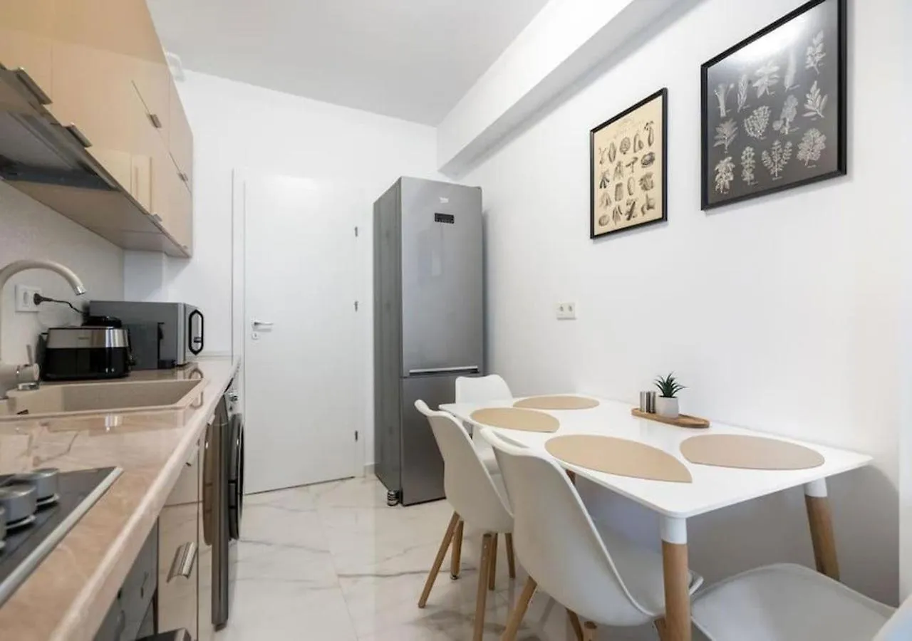 Bonita - Chic Urban Retreat With Private Balcony Apartment Bucureşti