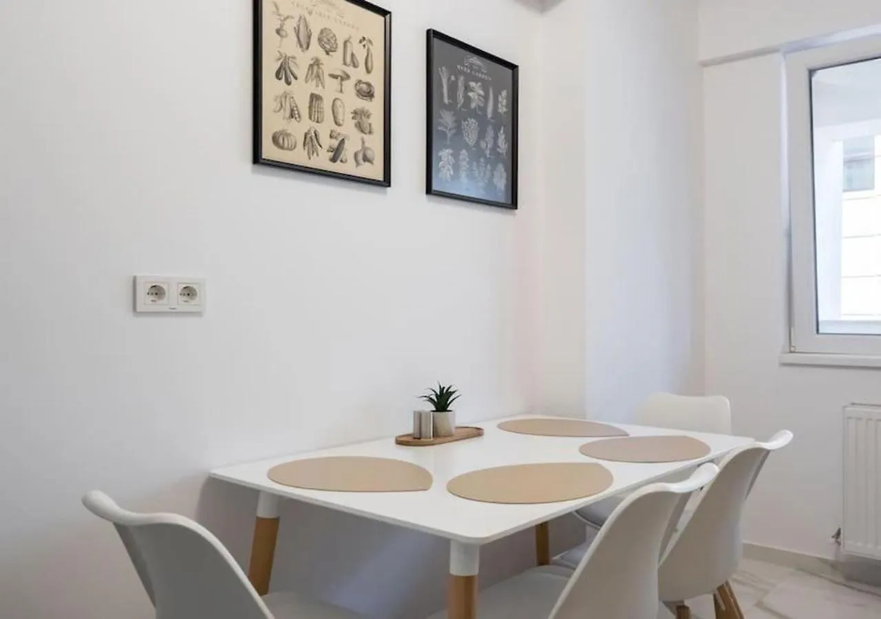 Bonita - Chic Urban Retreat With Private Balcony Apartment Bucureşti