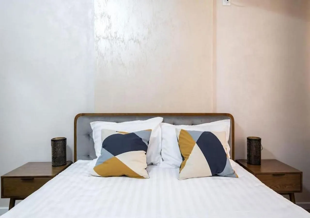 Bonita - Chic Urban Retreat With Private Balcony Apartment Bucureşti
